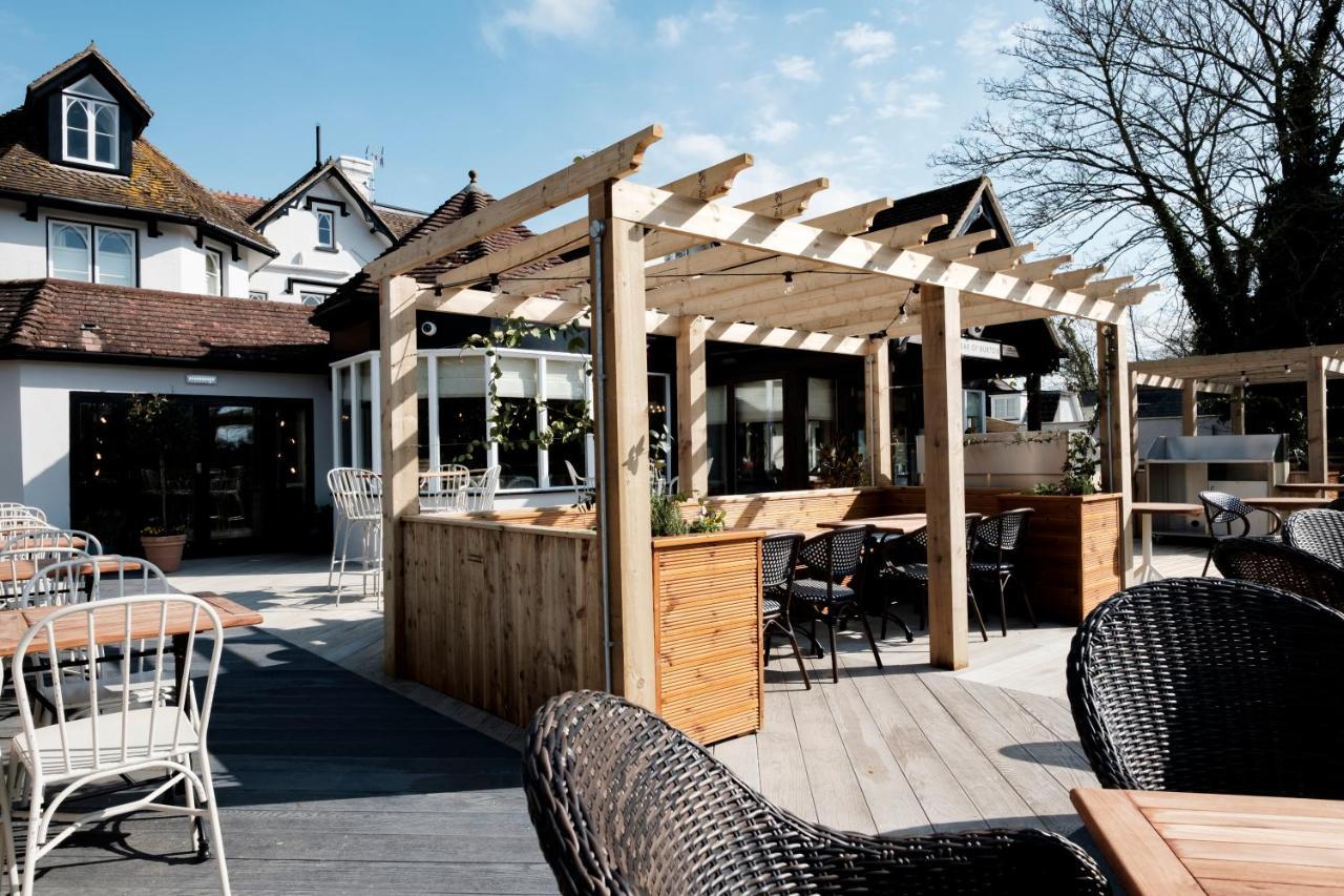 Bear Of Burton Hotel Christchurch  Exterior photo